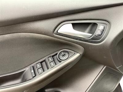 2015 Ford Focus SE   - Photo 12 - Crest Hill, IL 60403