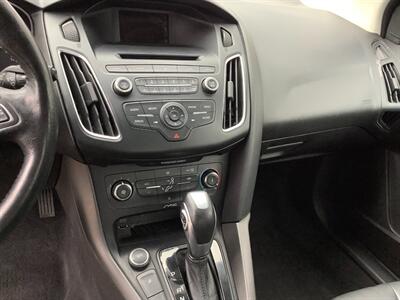 2015 Ford Focus SE   - Photo 16 - Crest Hill, IL 60403