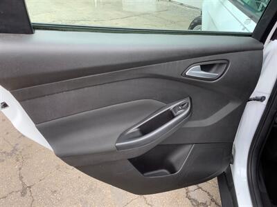 2015 Ford Focus SE   - Photo 21 - Crest Hill, IL 60403