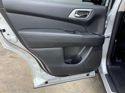 2019 Nissan Pathfinder SL - Photo 26 - Crest Hill, IL 60403