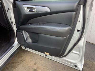 2019 Nissan Pathfinder SL - Photo 32 - Crest Hill, IL 60403