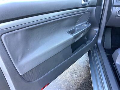 2007 Volkswagen Rabbit 2.5   - Photo 13 - Crest Hill, IL 60403