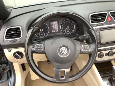 2015 Volkswagen Eos Executive Edition SU   - Photo 19 - Crest Hill, IL 60403