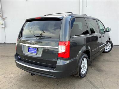 2012 Chrysler Town & Country Touring   - Photo 7 - Crest Hill, IL 60403