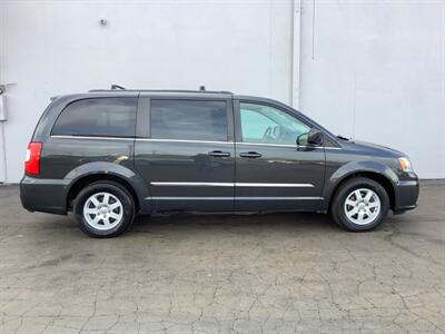 2012 Chrysler Town & Country Touring   - Photo 9 - Crest Hill, IL 60403