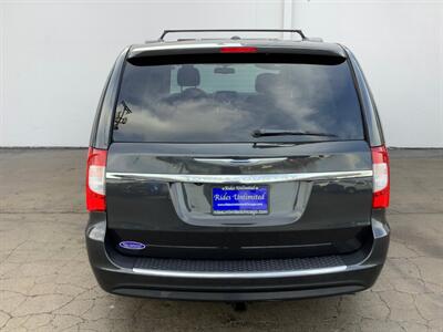 2012 Chrysler Town & Country Touring   - Photo 6 - Crest Hill, IL 60403