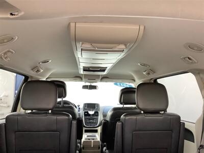 2012 Chrysler Town & Country Touring   - Photo 33 - Crest Hill, IL 60403