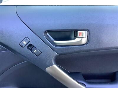 2014 Hyundai Genesis Coupe 2.0T   - Photo 26 - Crest Hill, IL 60403
