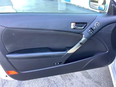 2014 Hyundai Genesis Coupe 2.0T   - Photo 10 - Crest Hill, IL 60403