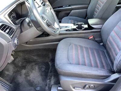 2015 Ford Fusion Hybrid SE - Photo 12 - Crest Hill, IL 60403