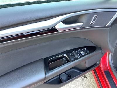 2015 Ford Fusion Hybrid SE - Photo 10 - Crest Hill, IL 60403