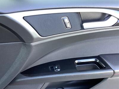 2015 Ford Fusion Hybrid SE - Photo 28 - Crest Hill, IL 60403