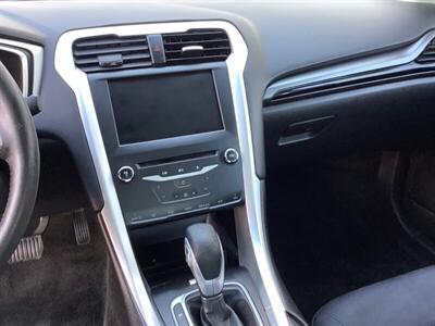 2015 Ford Fusion Hybrid SE - Photo 14 - Crest Hill, IL 60403