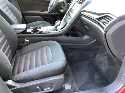 2015 Ford Fusion Hybrid SE - Photo 29 - Crest Hill, IL 60403