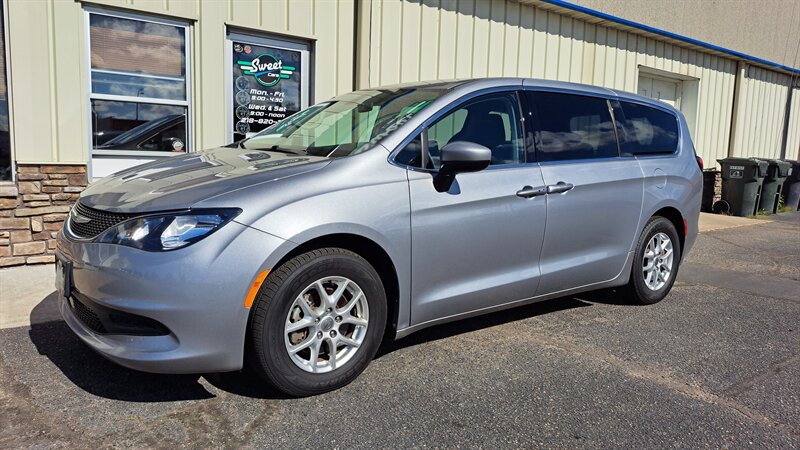 2021 Chrysler Voyager LX  
