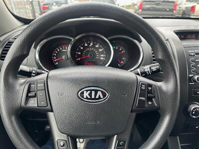 2012 Kia Sorento LX - Photo 19 - Portland, OR 97211