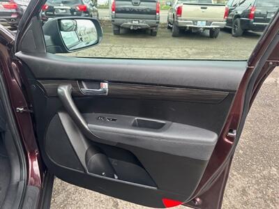 2012 Kia Sorento LX - Photo 13 - Portland, OR 97211