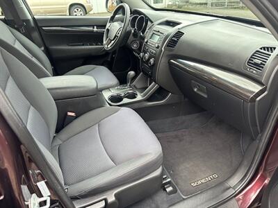 2012 Kia Sorento LX - Photo 12 - Portland, OR 97211