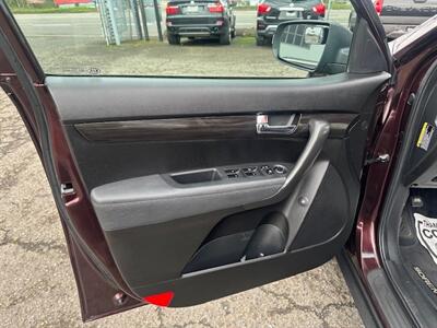 2012 Kia Sorento LX - Photo 10 - Portland, OR 97211