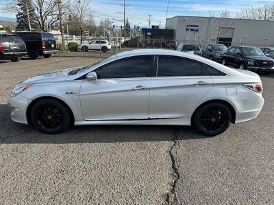 2015 Hyundai SONATA Hybrid   - Photo 2 - Portland, OR 97211
