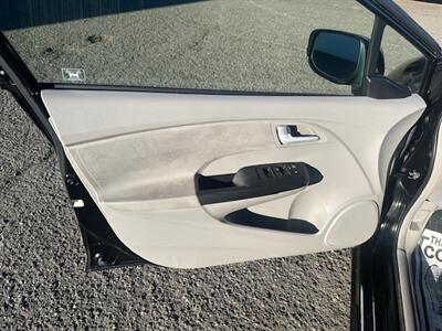 2012 Honda Insight LX   - Photo 10 - Portland, OR 97211