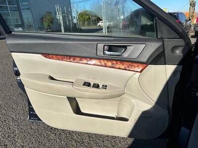 2012 Subaru Outback 2.5i Limited   - Photo 10 - Portland, OR 97211
