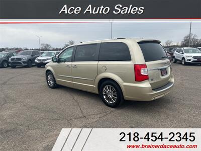 2011 Chrysler Town & Country Limited   - Photo 4 - Brainerd, MN 56401