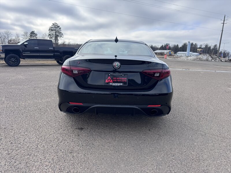 2021 Alfa Romeo Giulia Ti - Photo 8 - Brainerd, MN 56401