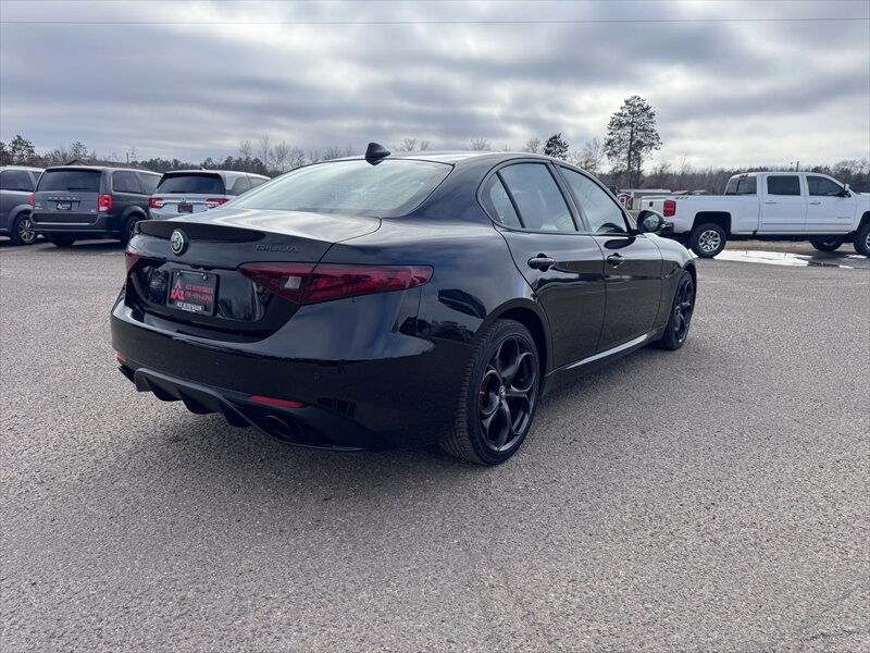 2021 Alfa Romeo Giulia Ti - Photo 4 - Brainerd, MN 56401