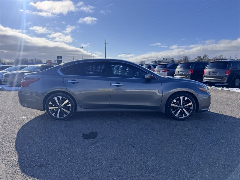 2017 Nissan Altima SR - Photo 6 - Brainerd, MN 56401