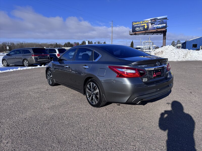 2017 Nissan Altima SR - Photo 3 - Brainerd, MN 56401