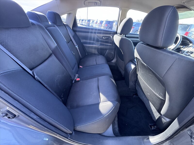 2017 Nissan Altima SR - Photo 15 - Brainerd, MN 56401