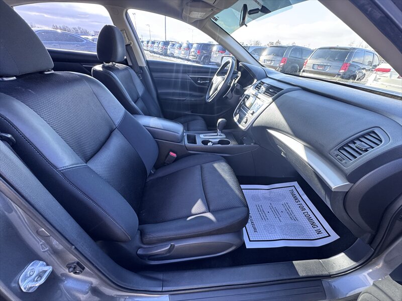 2017 Nissan Altima SR - Photo 12 - Brainerd, MN 56401