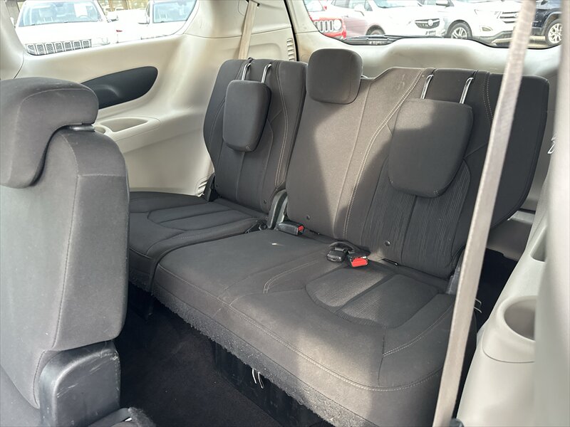 2018 Chrysler Pacifica Touring Plus - Photo 8 - Brainerd, MN 56401