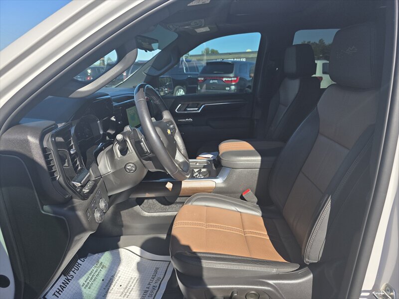 2024 Chevrolet Silverado 1500 High Country - Photo 8 - Brainerd, MN 56401