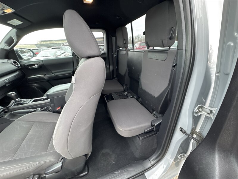 2018 Toyota Tacoma SR5 V6 - Photo 17 - Brainerd, MN 56401