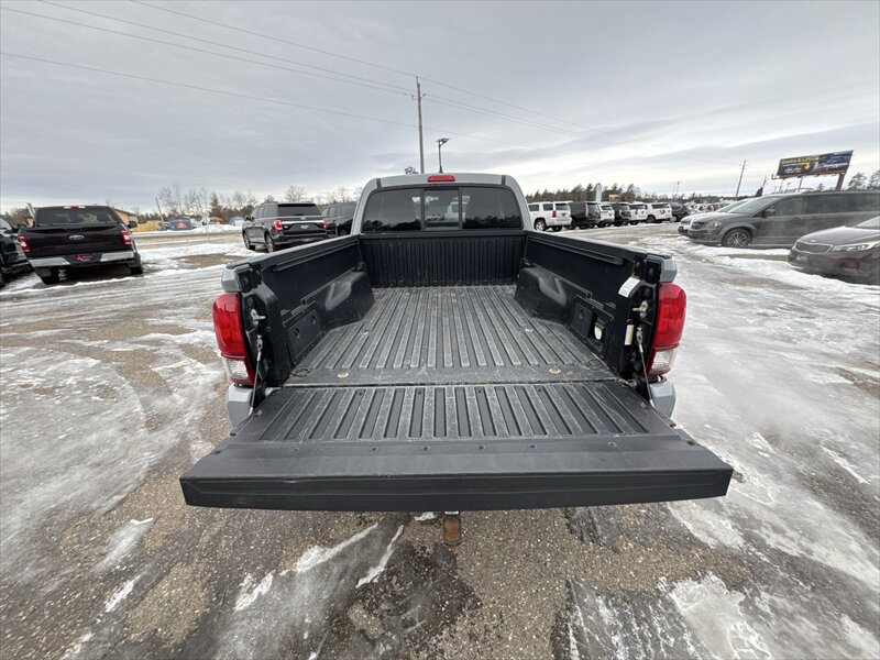 2018 Toyota Tacoma SR5 V6 - Photo 9 - Brainerd, MN 56401