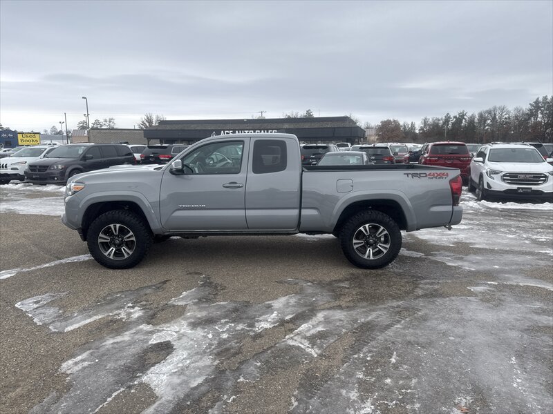 2018 Toyota Tacoma SR5 V6 - Photo 6 - Brainerd, MN 56401