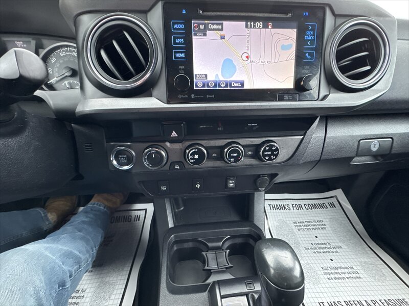 2018 Toyota Tacoma SR5 V6 - Photo 14 - Brainerd, MN 56401