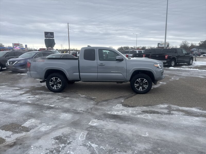 2018 Toyota Tacoma SR5 V6 - Photo 5 - Brainerd, MN 56401