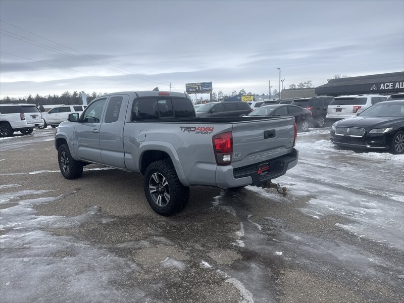 2018 Toyota Tacoma SR5 V6 - Photo 3 - Brainerd, MN 56401