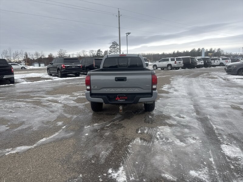 2018 Toyota Tacoma SR5 V6 - Photo 8 - Brainerd, MN 56401