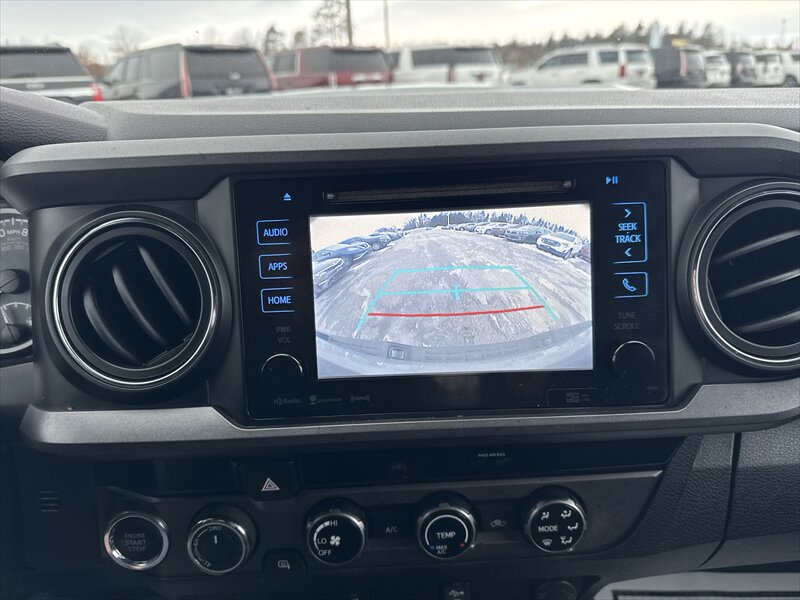 2018 Toyota Tacoma SR5 V6 - Photo 16 - Brainerd, MN 56401