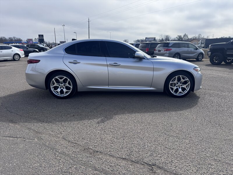 2021 Alfa Romeo Giulia Ti - Photo 6 - Brainerd, MN 56401