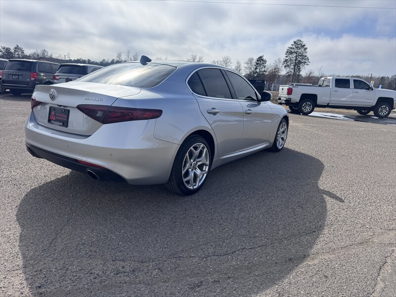 2021 Alfa Romeo Giulia Ti - Photo 4 - Brainerd, MN 56401