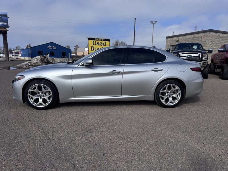 2021 Alfa Romeo Giulia Ti - Photo 5 - Brainerd, MN 56401
