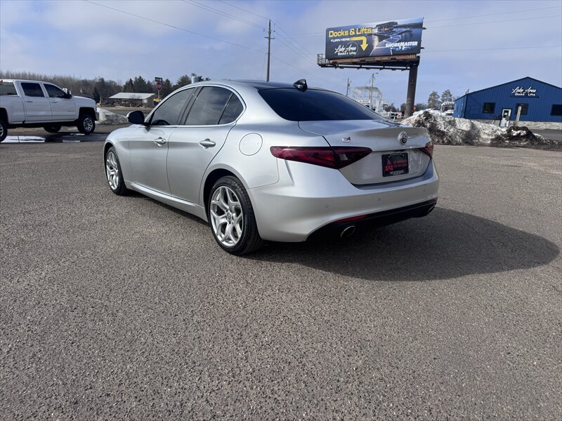 2021 Alfa Romeo Giulia Ti - Photo 3 - Brainerd, MN 56401