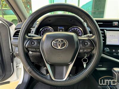 2019 Toyota Camry SE   - Photo 10 - Westminster, CA 92683