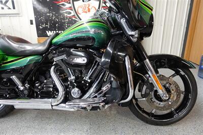 2011 Harley-Davidson Street Glide CVO   - Photo 10 - Kingman, KS 67068