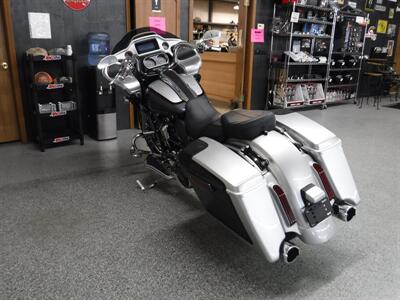 2019 Harley-Davidson Road Glide CVO   - Photo 23 - Kingman, KS 67068